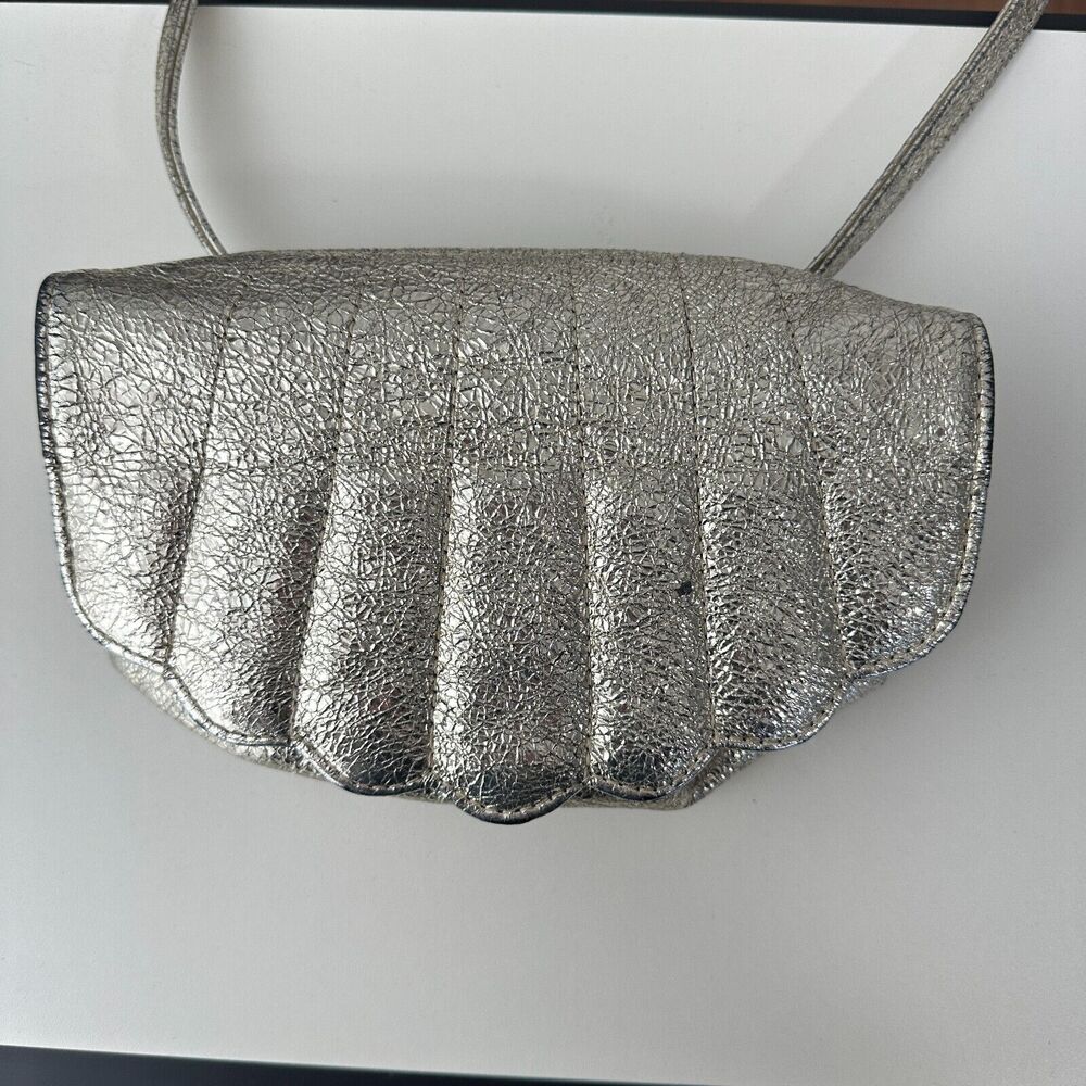 C.A.B. Gold-Silver Shimmer Clam Shell Design Fabric Shoulder Strap Snap Close